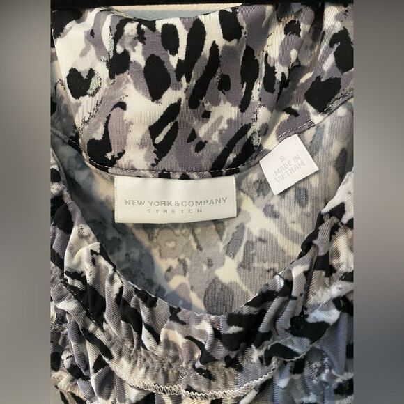 Black, Gray & White Cheetah Print Sleeveless Blouse, Size S - Picture 4 of 6